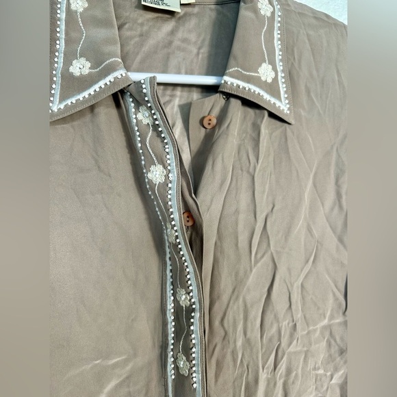 BLUE‎ ICE Vintage long sleeve 100% silk top. Size 10p - Picture 3 of 5